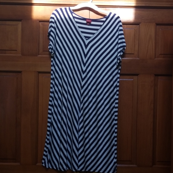 Dress - Picture 1 of 3